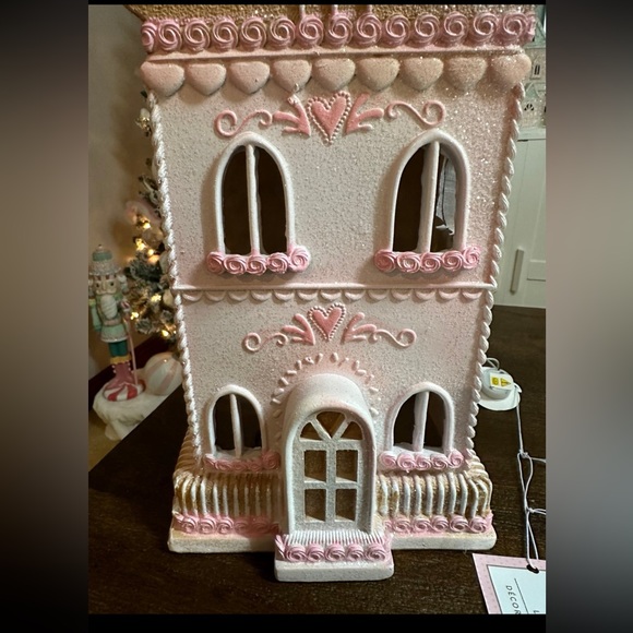 Cashmere & Cupcakes Pink Valentine’s Day Gingerbread House - Picture 5 of 11